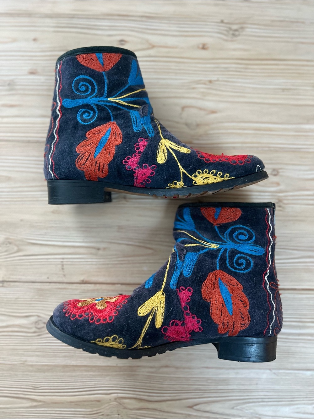Artemis Embroidered Floral Ankle Boots Women’s Size 8 Boho Artisan